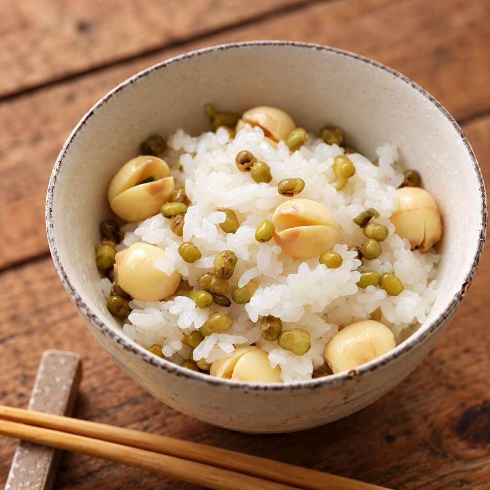 蓮の実と緑豆を合わせたごはんのアップ